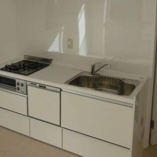 ラック付きのシンクと可動域のある蛇口に変わって、機能性アップ