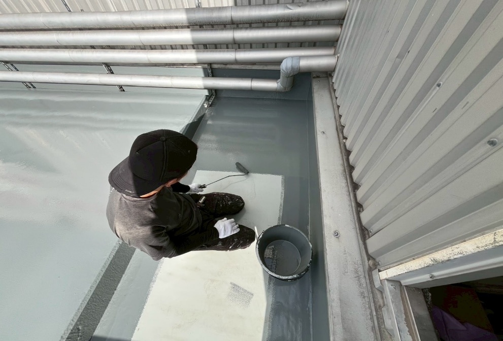 トップコートを塗っているときの画像